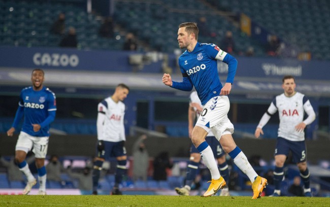 于球员杨溢 于球员杨溢